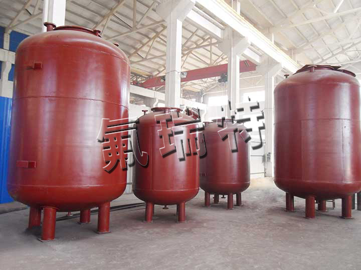 鋼襯塑儲罐、反應釜